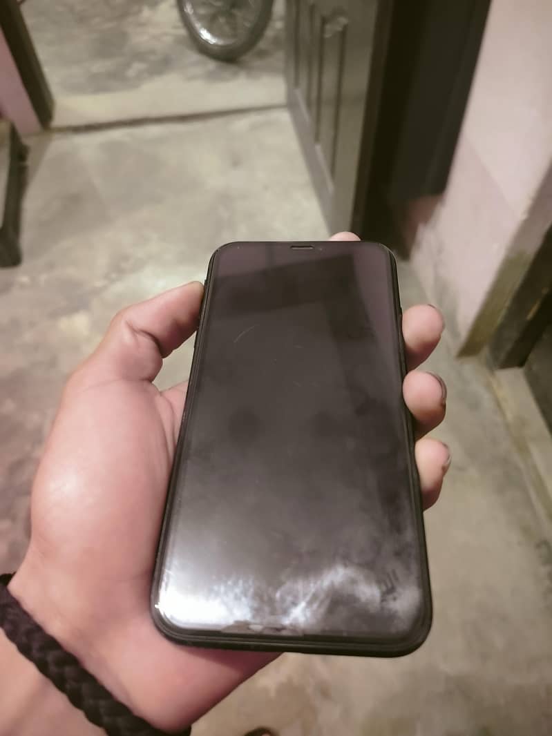 iPhone XR 3