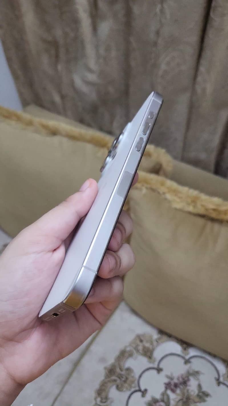 Apple iPhone 15 Pro Max 1