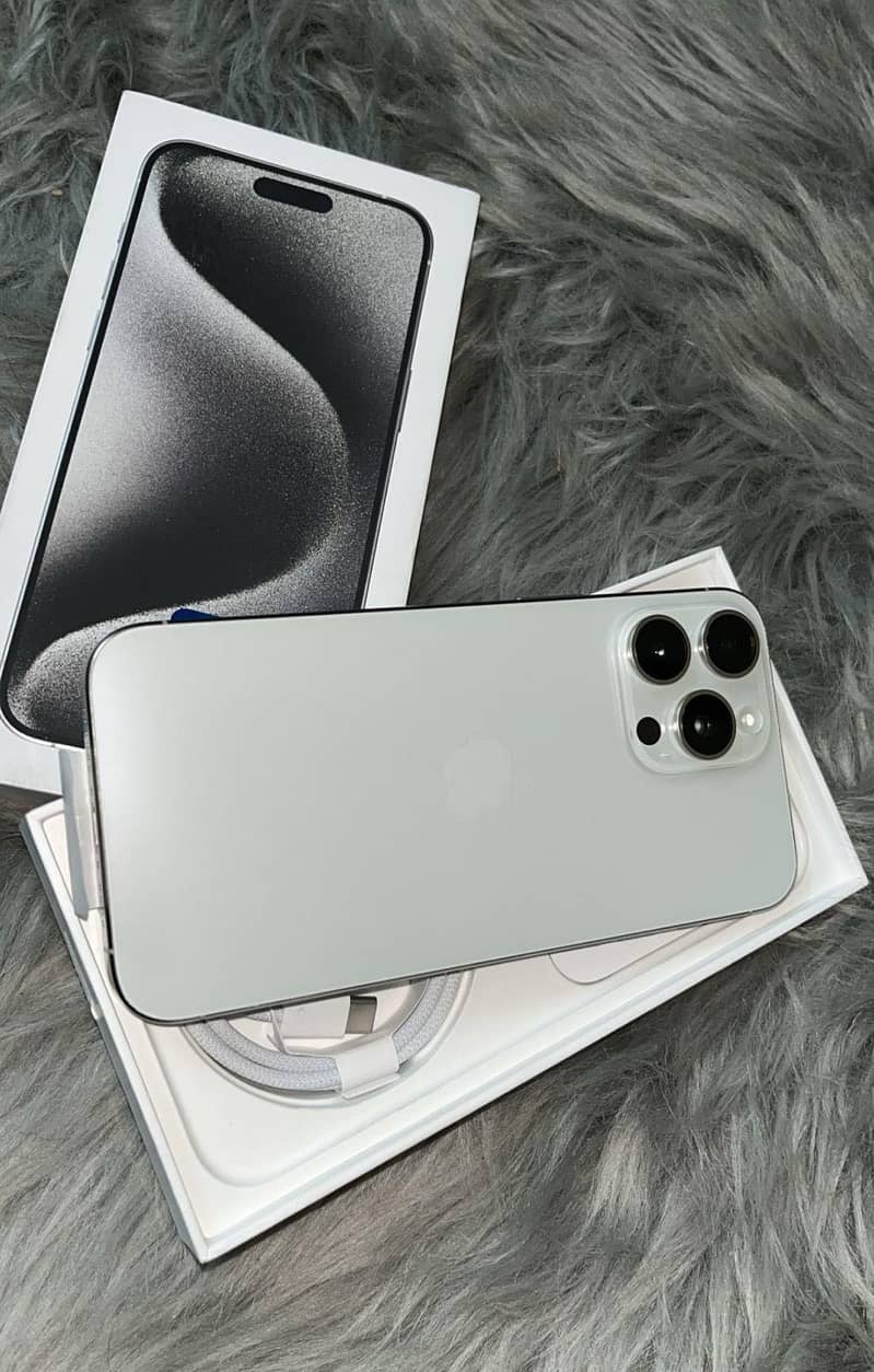 Apple iPhone 15 Pro Max 4