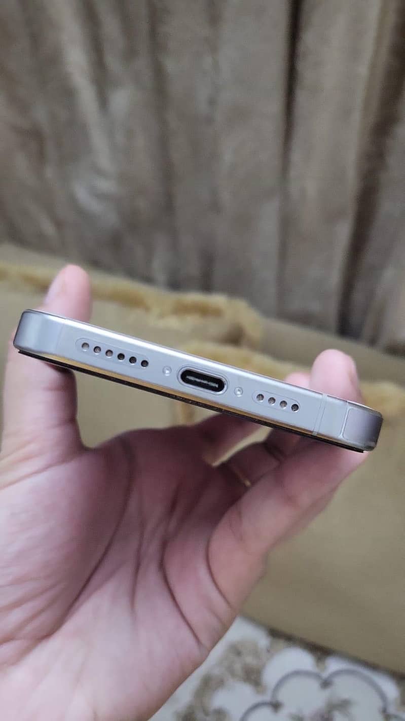 Apple iPhone 15 Pro Max 5