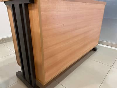 office workstation available for sale in Faisalabad.