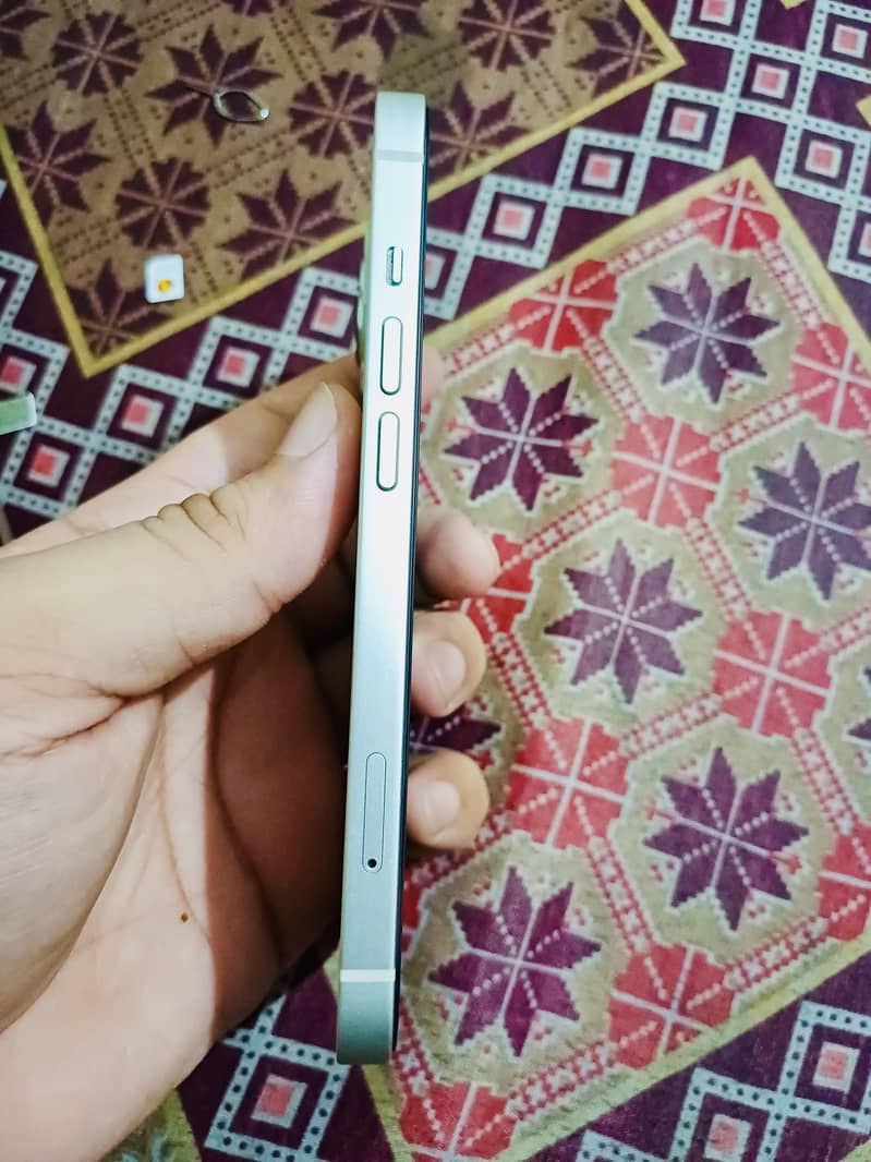 Apple iPhone 13 1