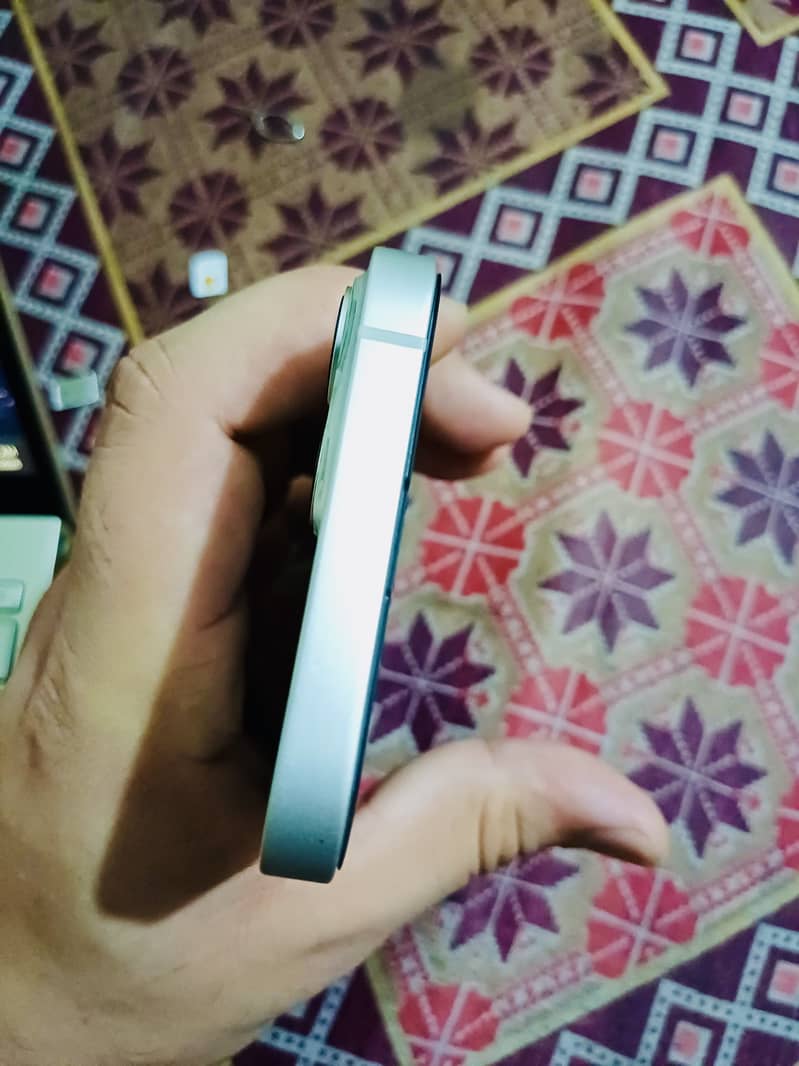 Apple iPhone 13 3