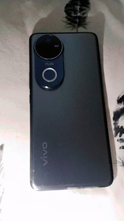 Vivo V50