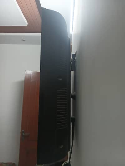 KEVINATOR 2 LED TELEVISION