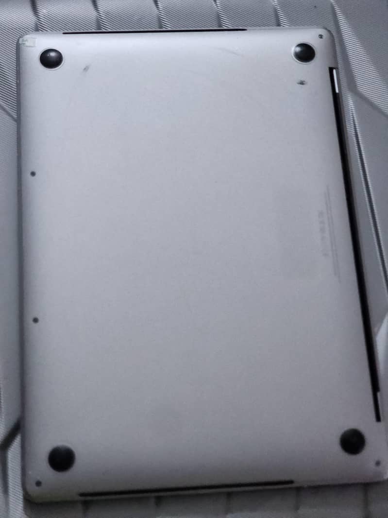 Apply MacBook 4