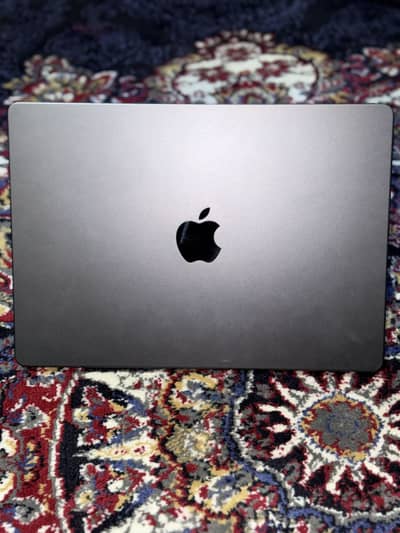 MacBook Pro M4 14”16/512 100% 20cycles space black
