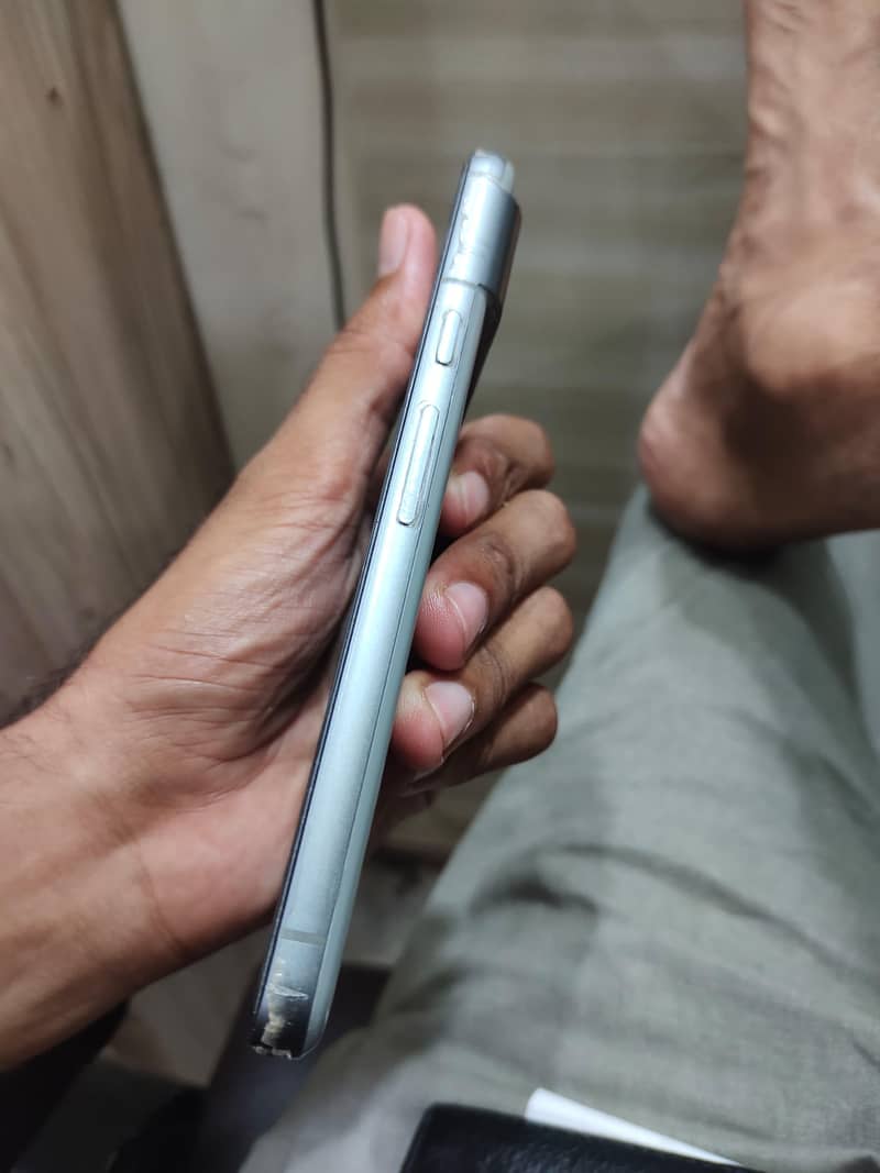 Google Pixel 8 4
