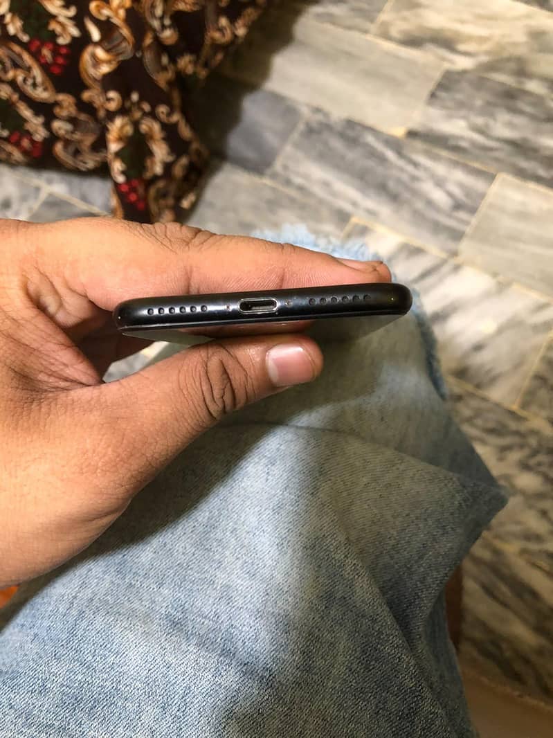 Apple iPhone 7 4