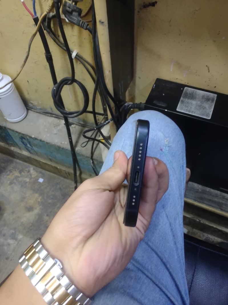 Apple iPhone 15 4