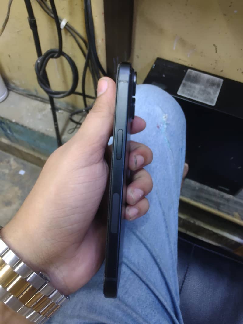 Apple iPhone 15 5