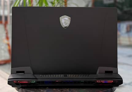 MSI TITAN, Intel Core i9, RTX 4090, 32GB/2TB, 17" UHD Mini LED