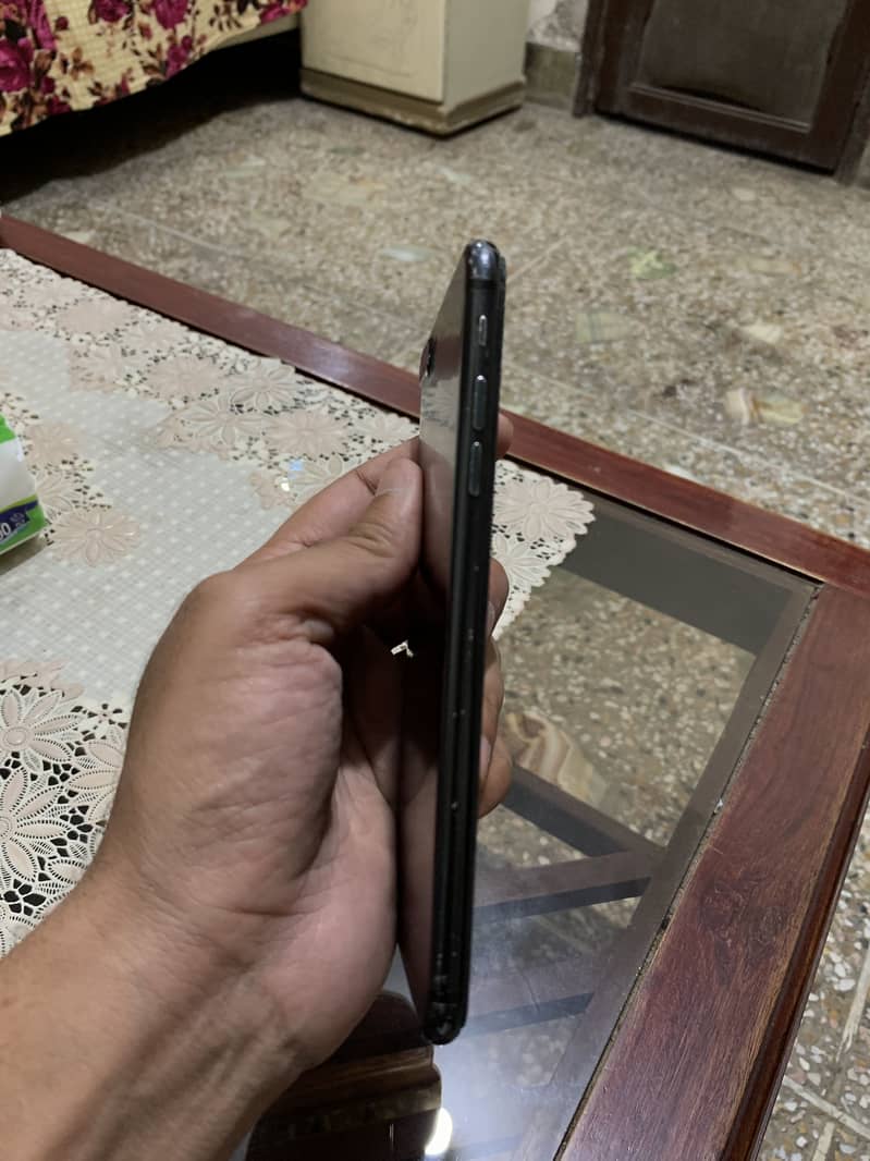 Apple iPhone 7 Plus 1