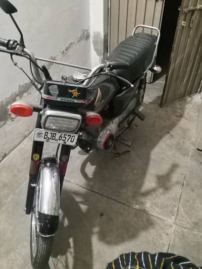 Honda 125 bike black color urgent for sale