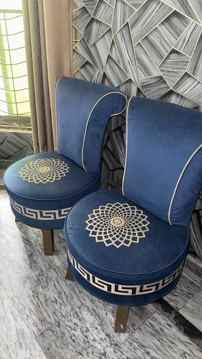 2 peace chairs