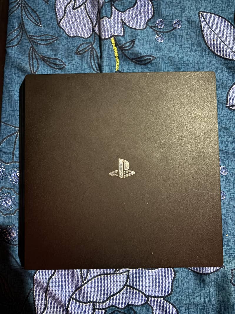 PS4 pro 1tb with one controller 0