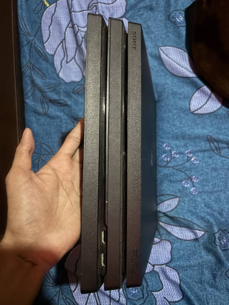 PS4 pro 1tb with one controller 2