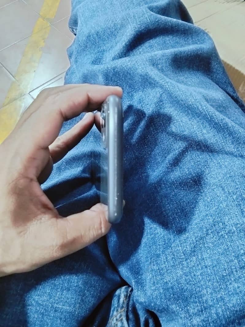Apple iPhone 11 2