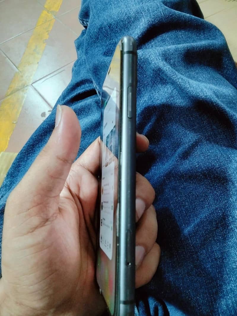 Apple iPhone 11 6