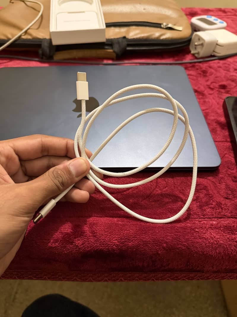 Original Apple data cable 2