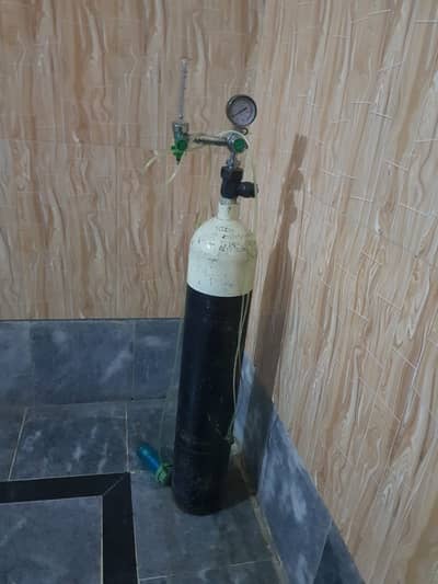 Oxygen Cylinders with Gauges – Available for Sale