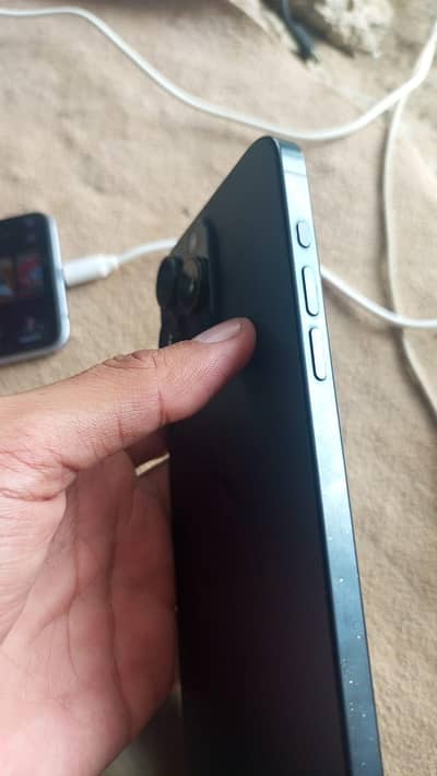 Apple iPhone 15 Pro Max jv battery health 93%