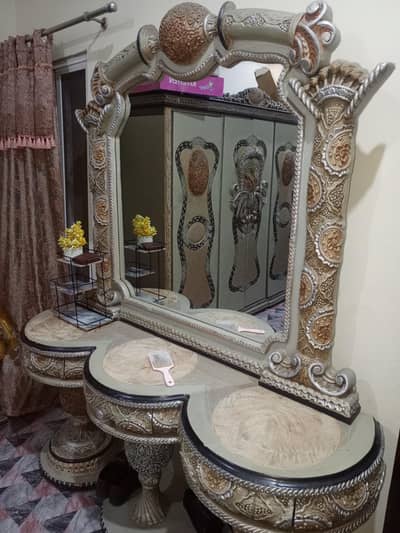 Bad, Cloth Almari & Large Mirror – Complete Bedroom Set