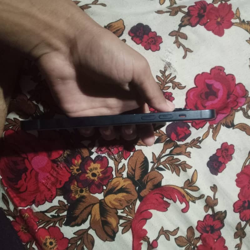 Apple iPhone 14 plus 3