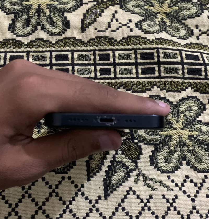 Apple iPhone 13 2