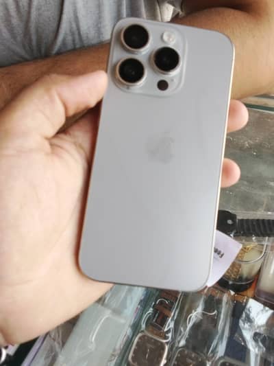 Apple iPhone 15 Pro bypass 256 gb 90 health