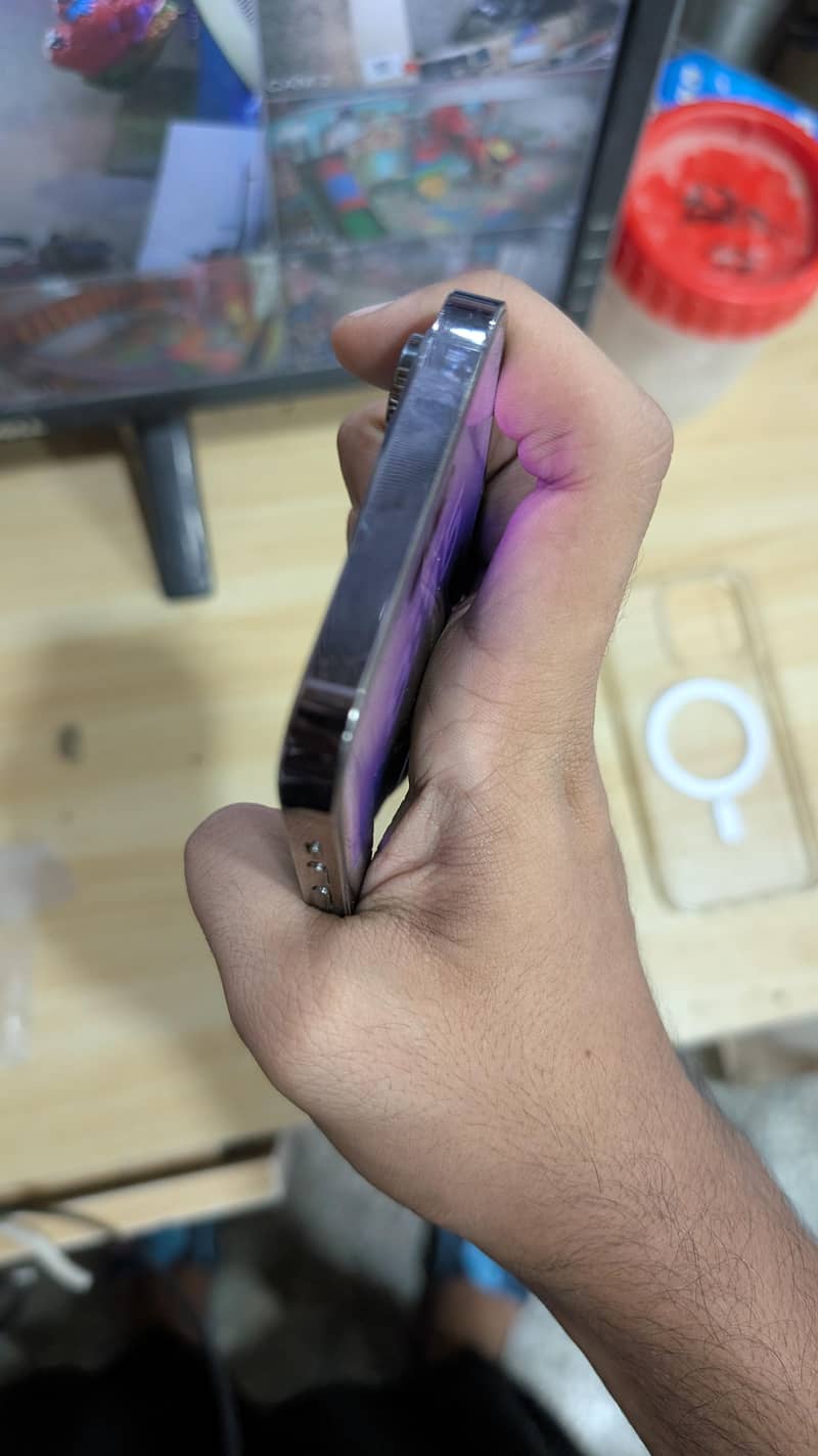 iPhone 14 Pro Max 4