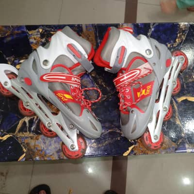ROLLER SKATES