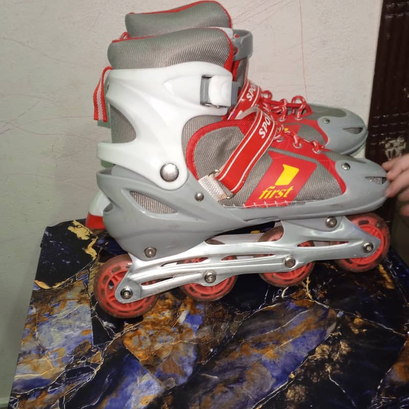 ROLLER SKATES 1