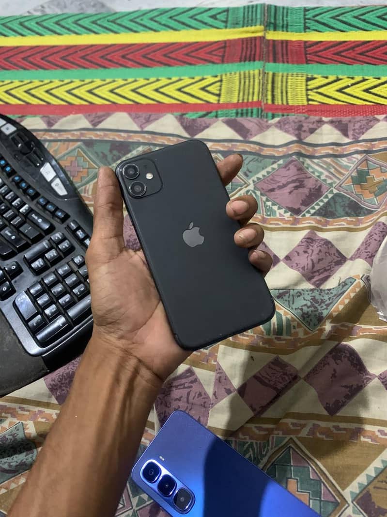 Apple iPhone 11 0