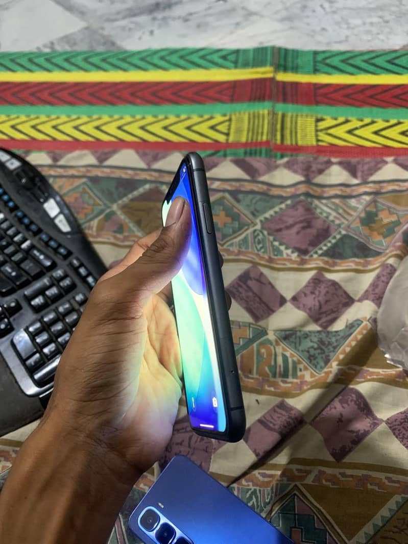 Apple iPhone 11 3