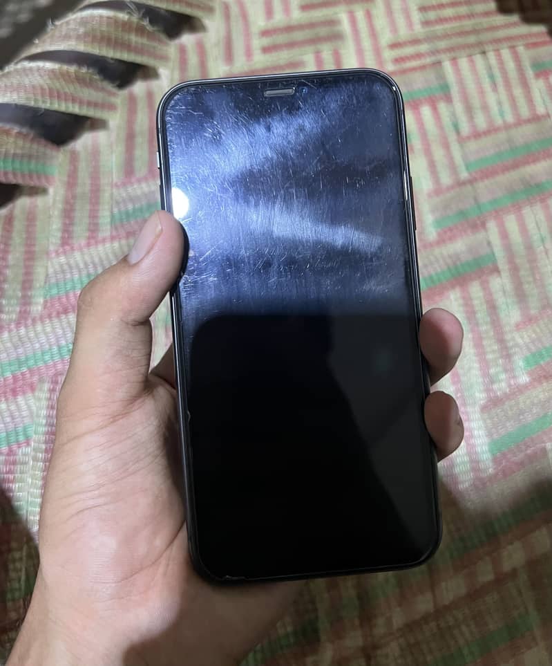 iPhone 11 3