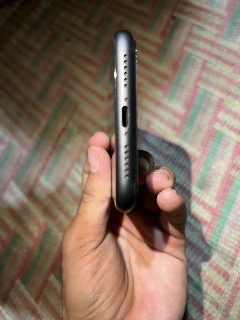 iPhone 11 5