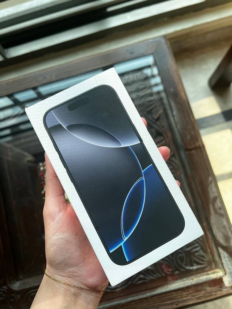 Apple iPhone 16 Pro 3