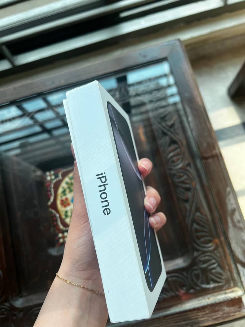 Apple iPhone 16 Pro 4