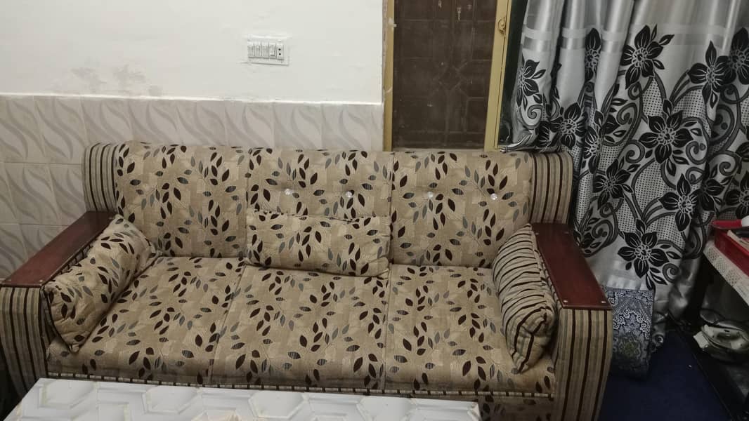 5 seater 2 sofas plus 3 table 0