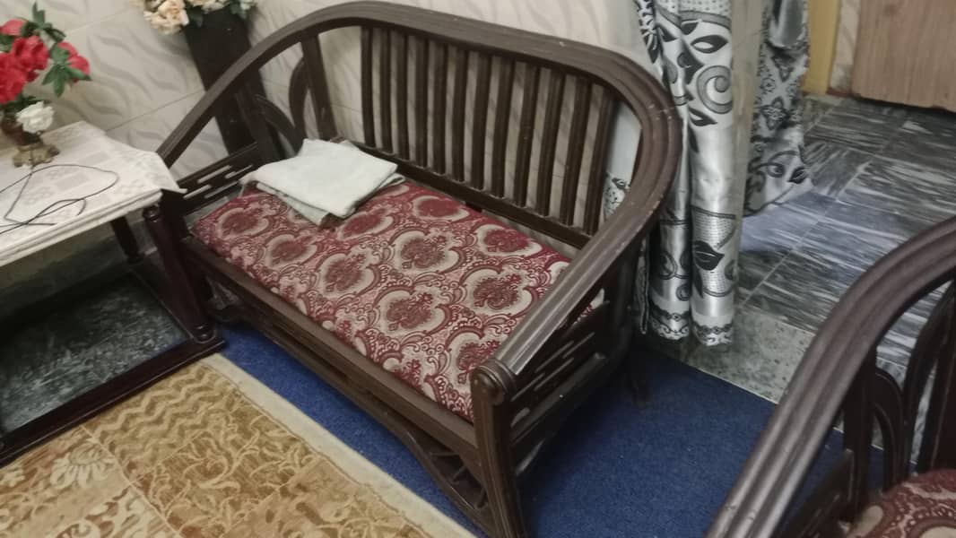 5 seater 2 sofas plus 3 table 4