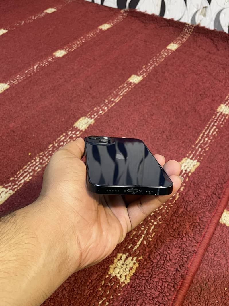 Apple iPhone 13 2