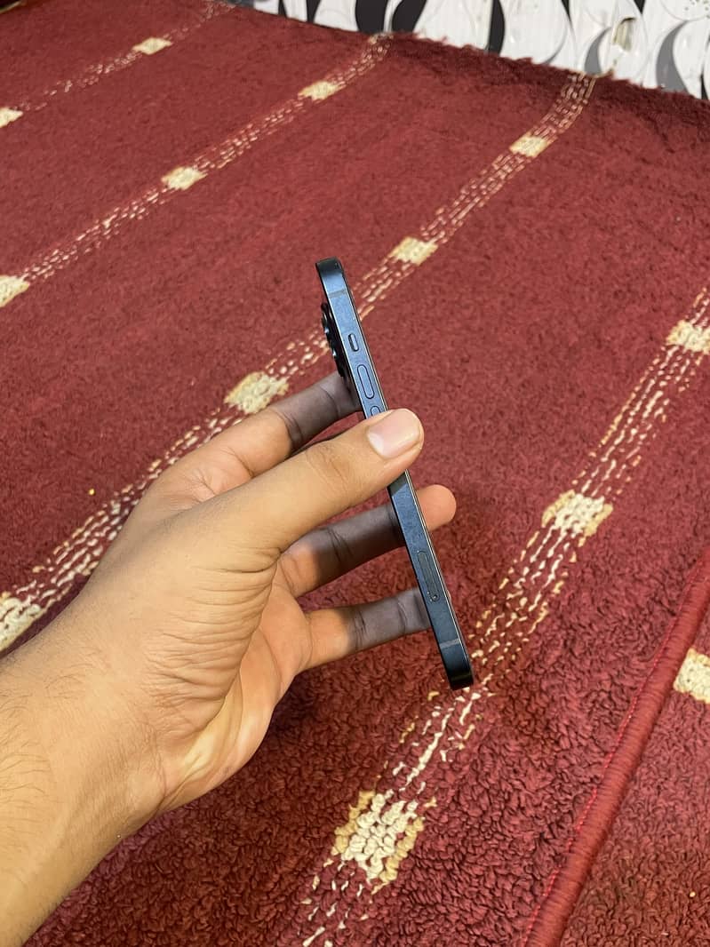 Apple iPhone 13 3