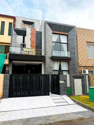 5 Marla Luxury House is Available for Rent in Bahria Town Lahore