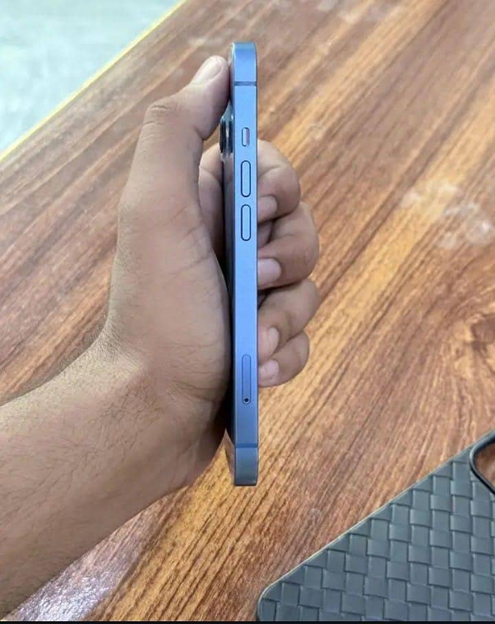 Apple iPhone 13 1