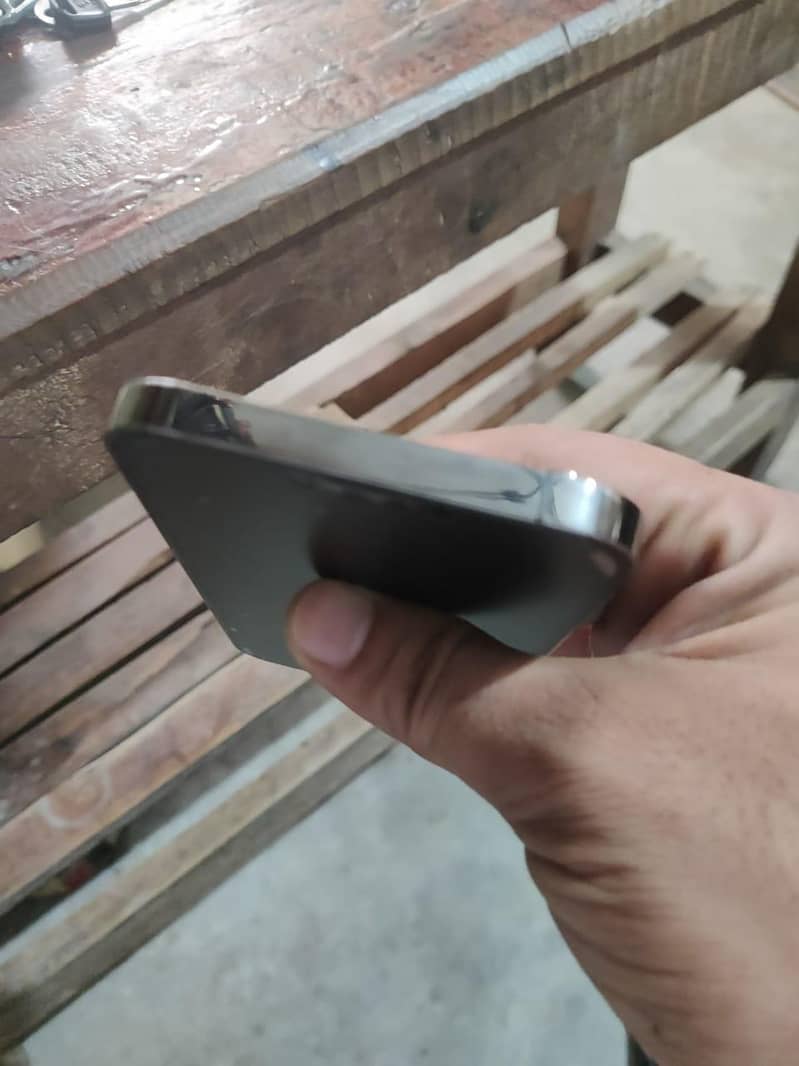 Apple iPhone 13 Pro Max 0