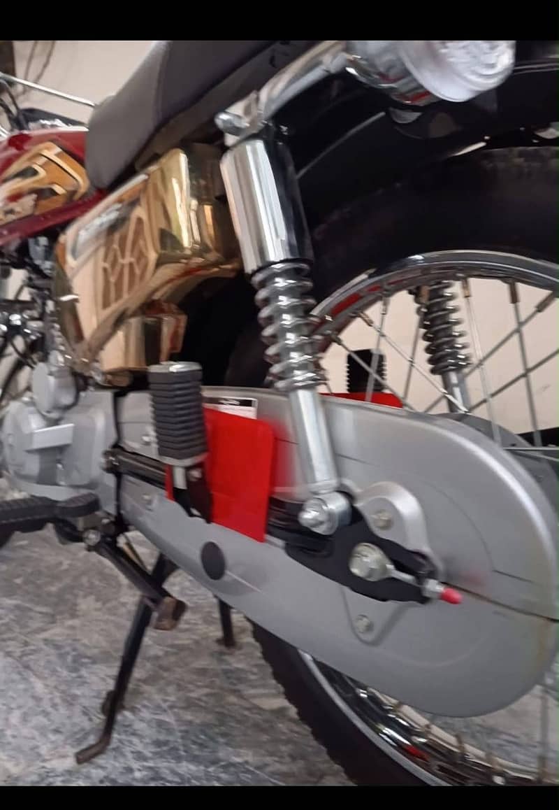 Honda 125 self start golden addition 3