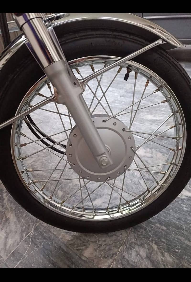Honda 125 self start golden addition 4