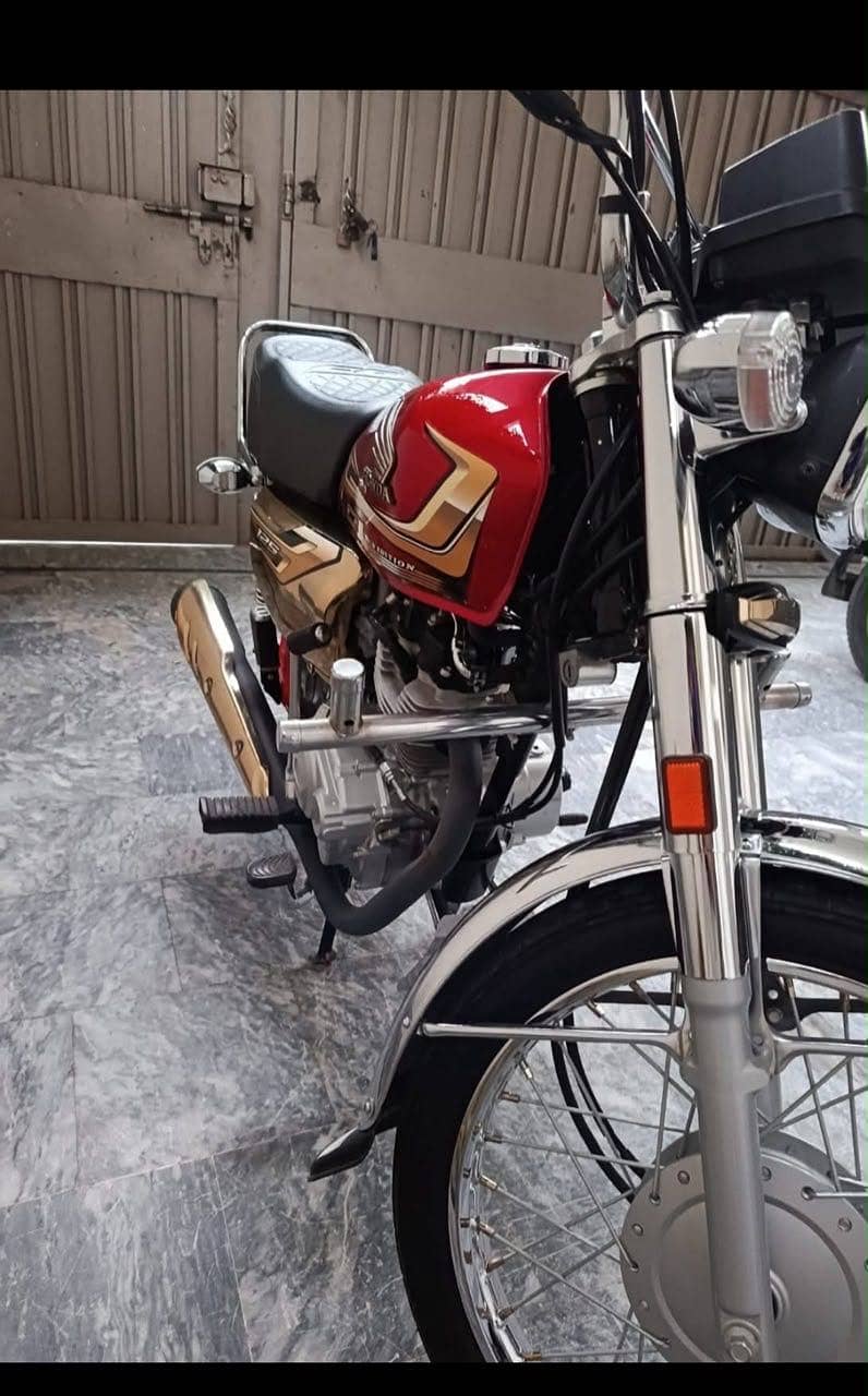 Honda 125 self start golden addition 7