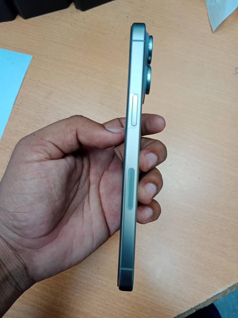 Apple iPhone 15 Pro Max 3